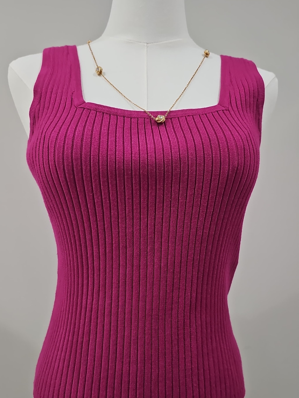 Avec Les Filles Magenta Ribbed Square-Neck Tank Top Size L NWOT Large